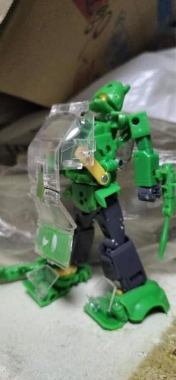 Possible Transformers MasterPiece Cliffjumper Leaked Images  (2 of 3)